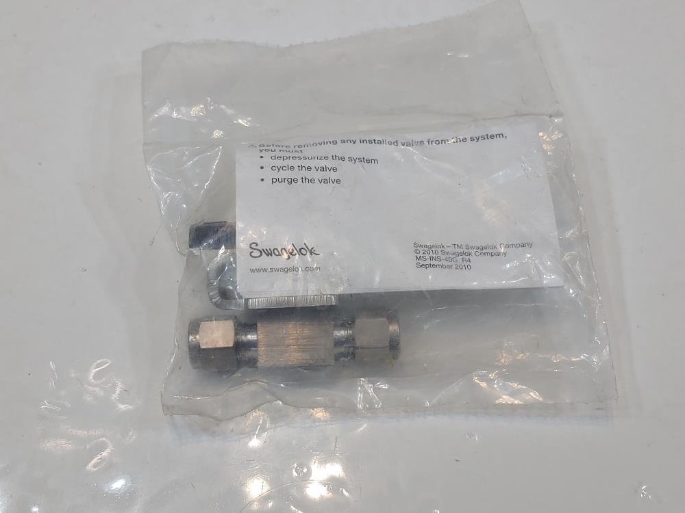 Swagelok 1/4" Tube Fitting Ball Valve SS-42GS4-LH w/ Locking Bracket