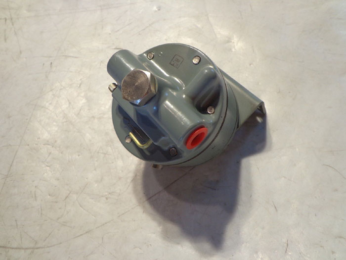 MOORE NULLMATIC PILOT VALVE 60N