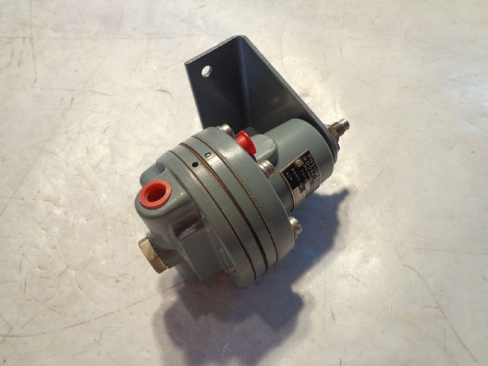 MOORE PNEUMATIC RELAY - 661A2 / 661A2R