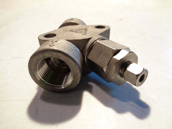 ARMSTRONG IS-2 TRAP CONNECTOR 3/4" W/ BLOWDOWN & STRAINER D3448-2