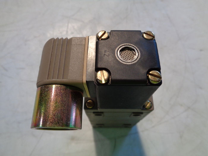 BURKERT SOLENOID VALVE: 413-G-1/4-B-PL-1/4