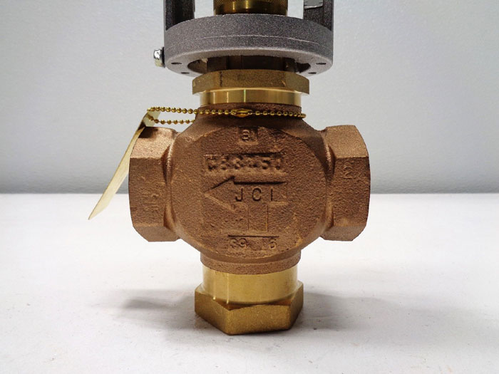 Johnson Controls 1" NPT 3-Way Control Valve, Bronze, VG7842NT+7152G